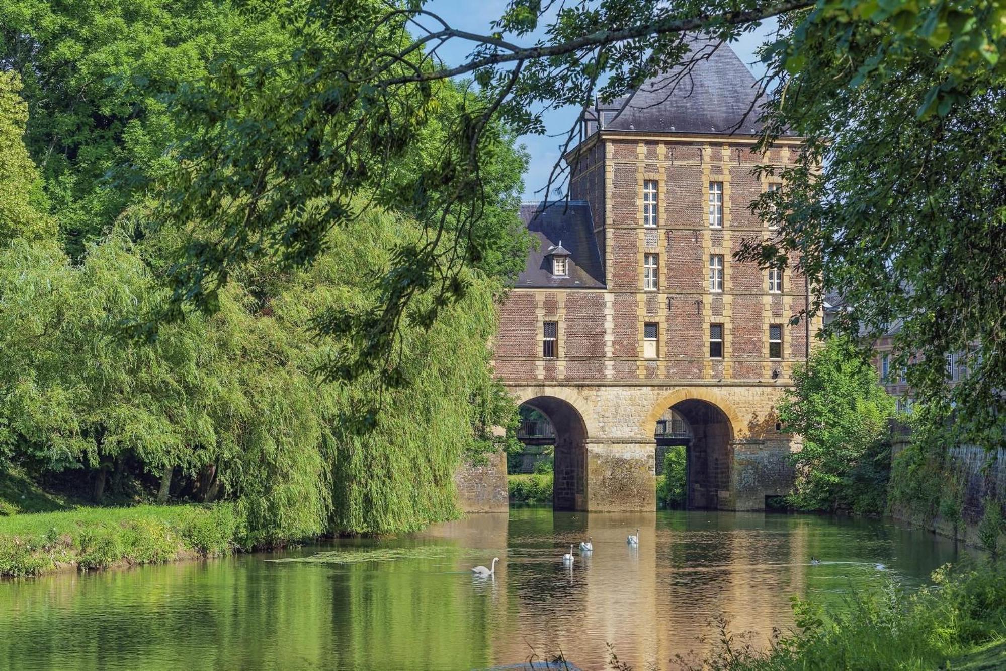 Le Petit Ardennais Charleville-Mezieres Exterior photo